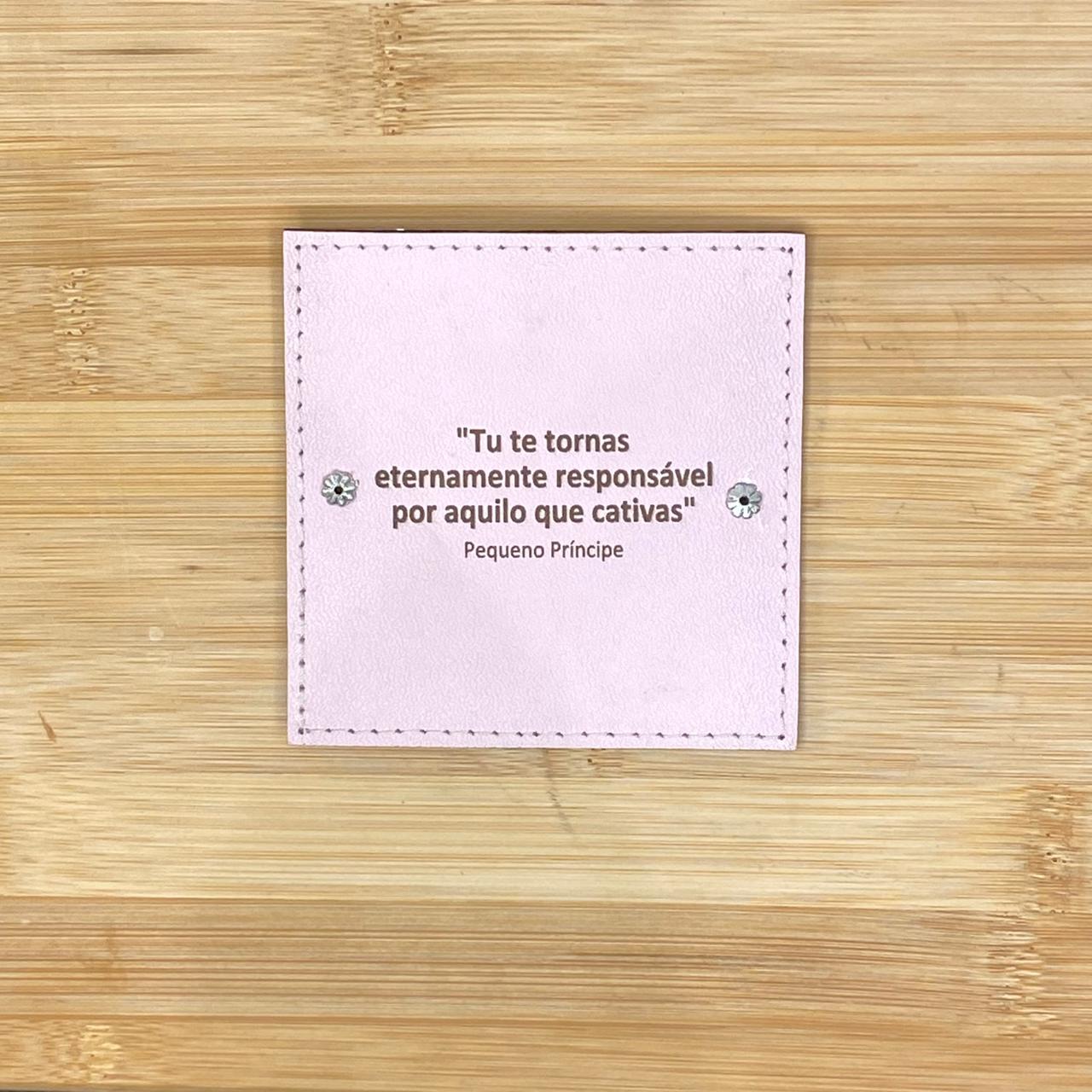 PLACA EM COURO | QUADRADO M