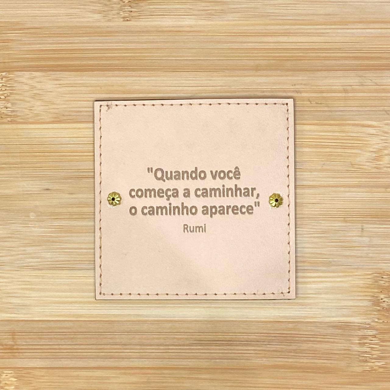 PLACA EM COURO | QUADRADO M