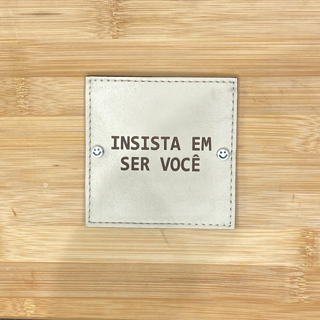 PLACA EM COURO | QUADRADO M