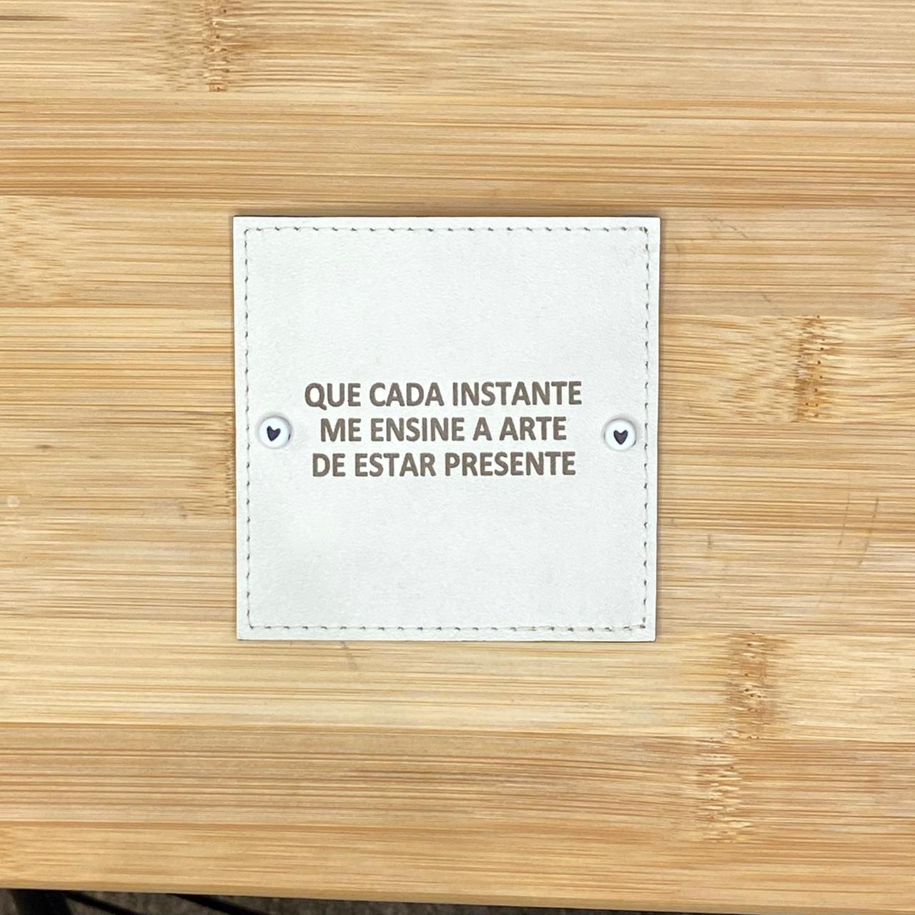PLACA EM COURO | QUADRADO M