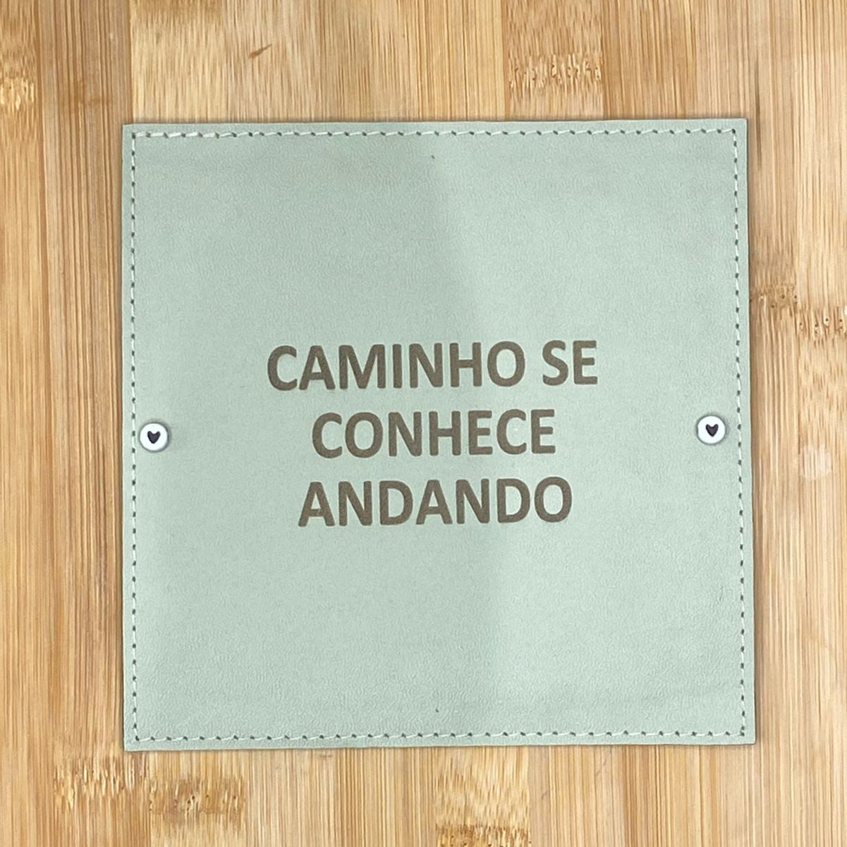 PLACA EM COURO | QUADRADO G