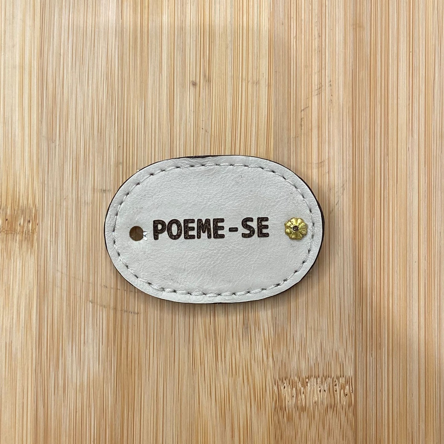 PLACA EM COURO | OVAL P