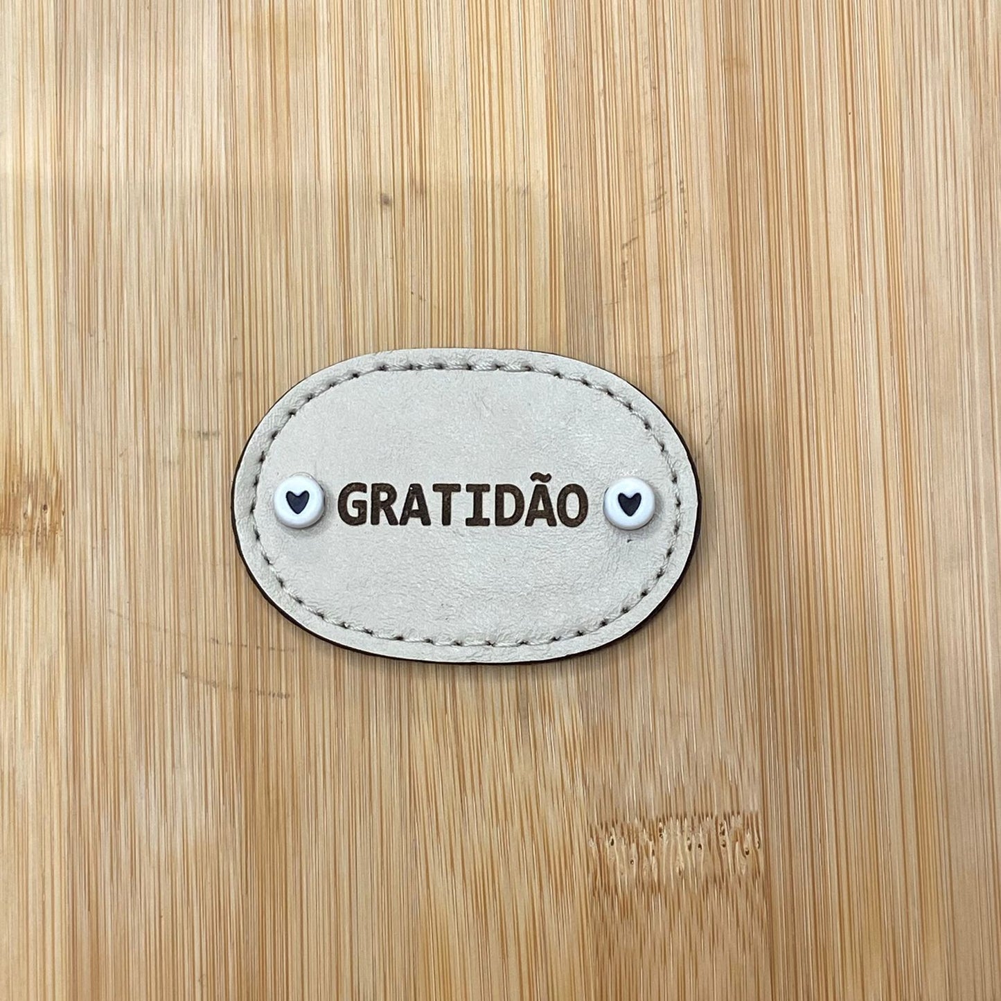 PLACA EM COURO | OVAL P
