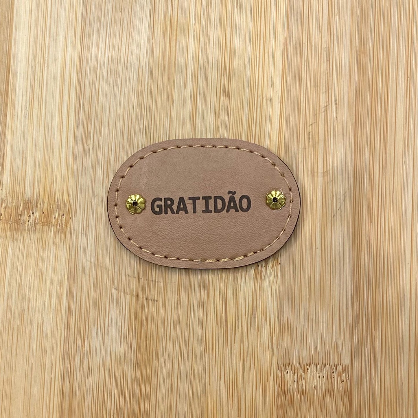PLACA EM COURO | OVAL P