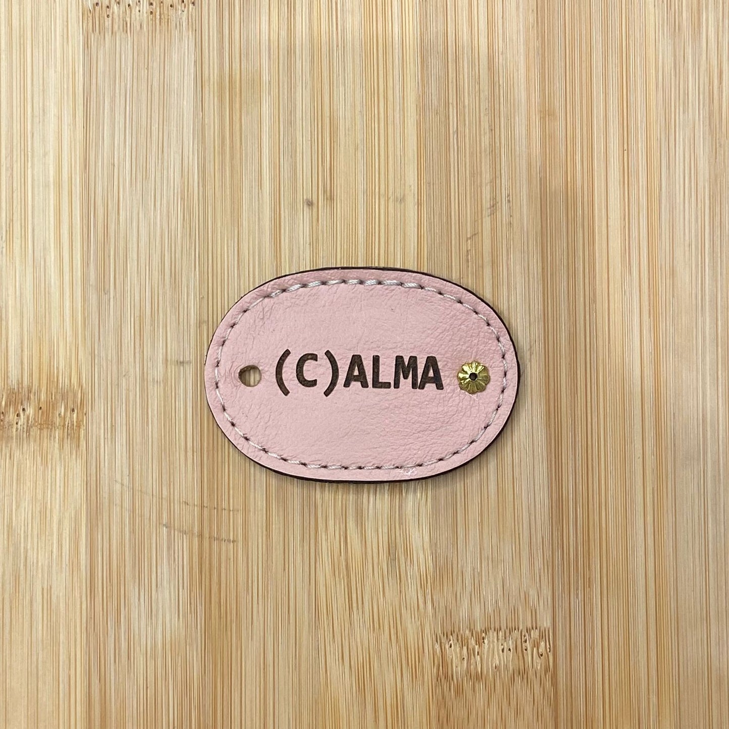 PLACA EM COURO | OVAL P