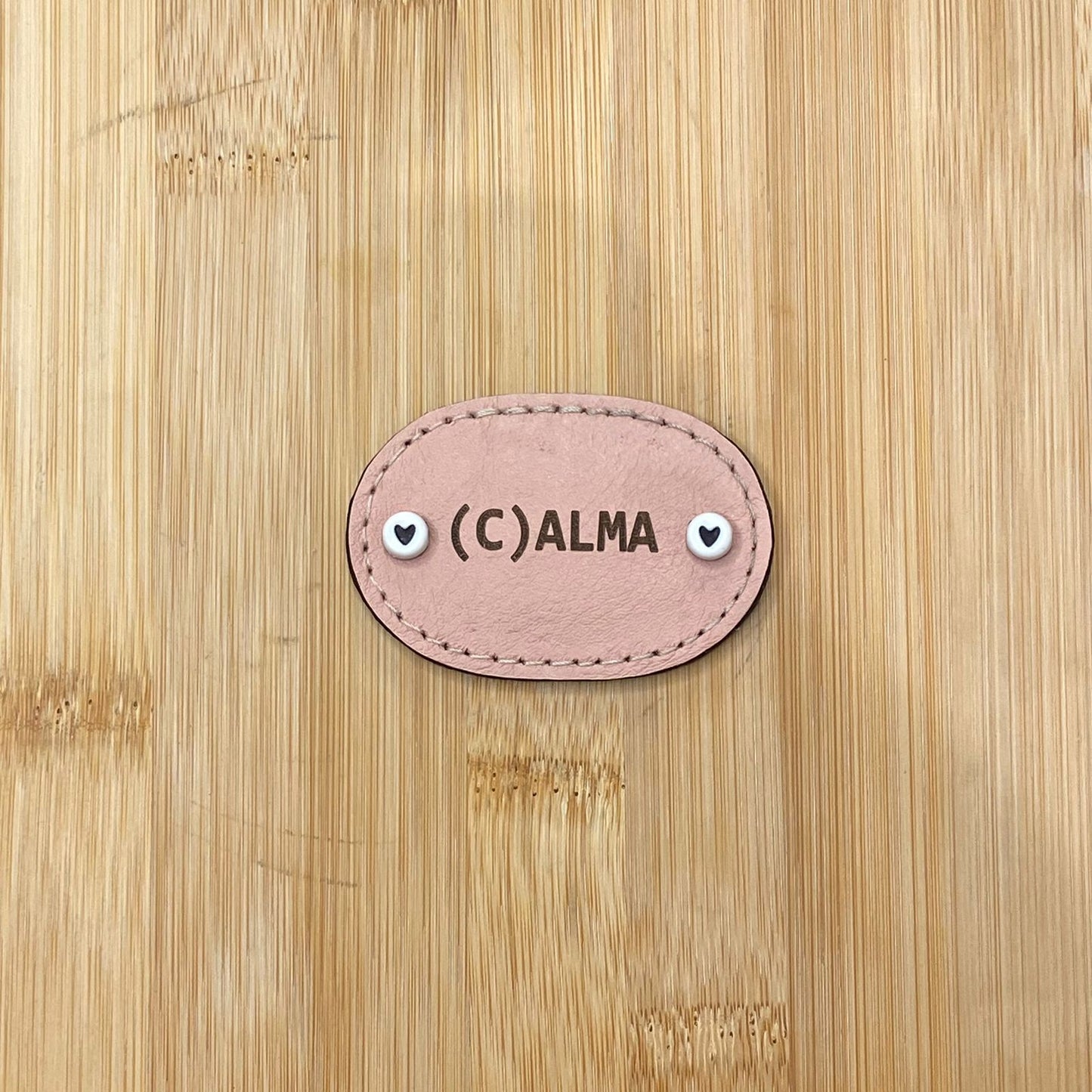 PLACA EM COURO | OVAL P