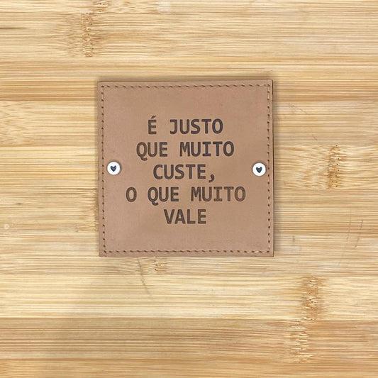 PLACA EM COURO | QUADRADO M