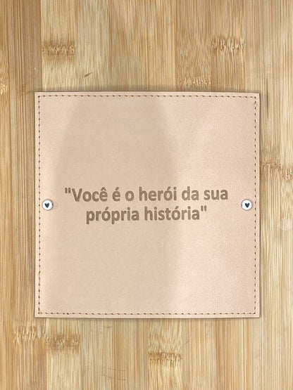 PLACA EM COURO | QUADRADO G