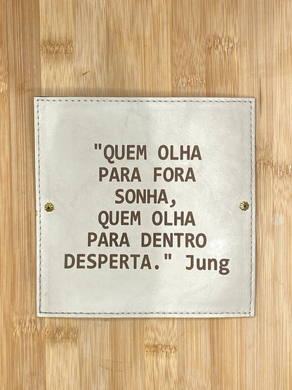 PLACA EM COURO | QUADRADO G
