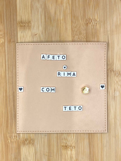 PLACA EM COURO | QUADRADO G
