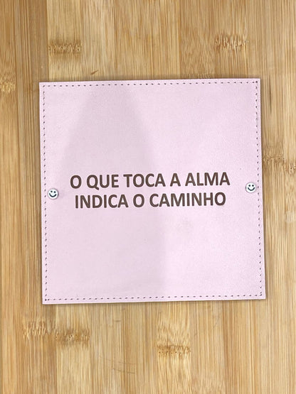 PLACA EM COURO | QUADRADO G